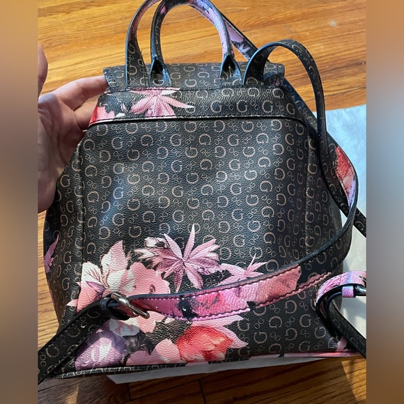 Guess Floral Backpack w/dustbag - Picture 4 of 12